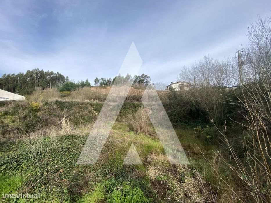 lote de terreno com 511m2 localizado em Águeda