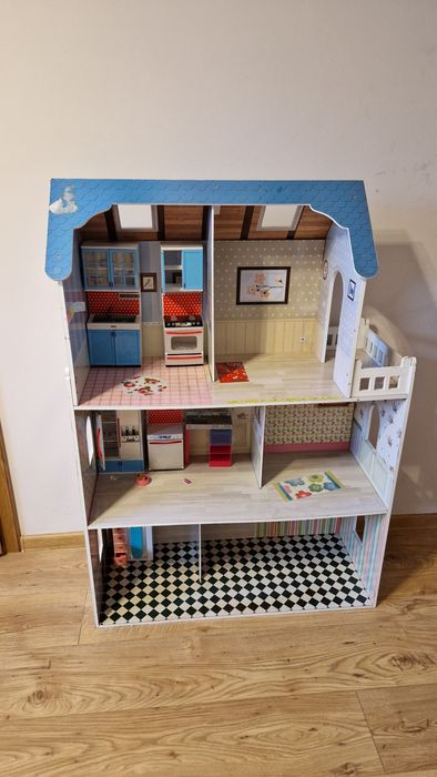 Domek dla lalek do zabawy drewniany