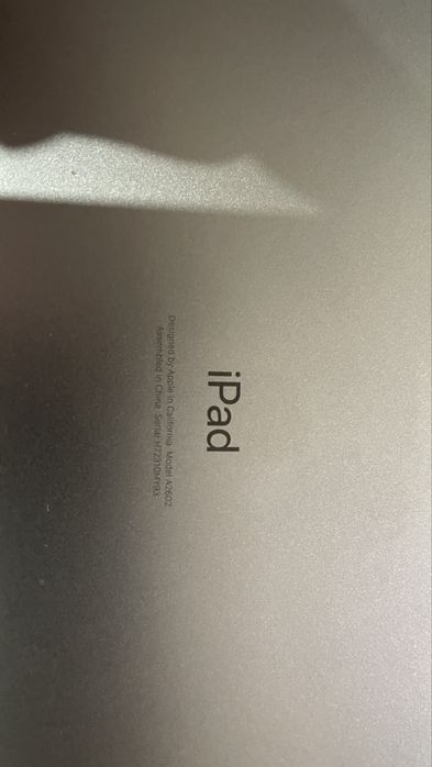 iPad A2602  заблокований . На запчастини