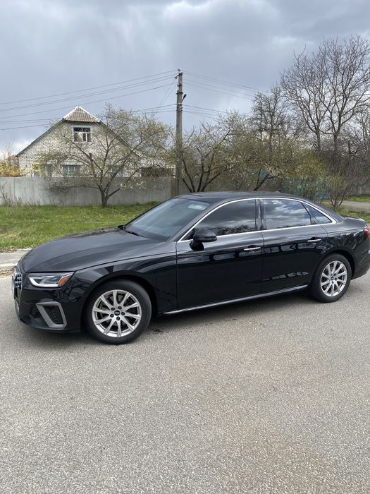 В продаже Audi A4 b9