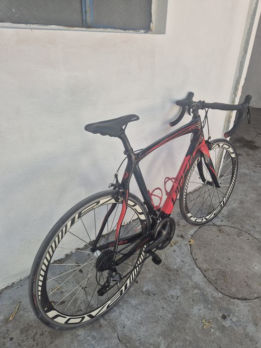 Bicicleta de estrada em carbono