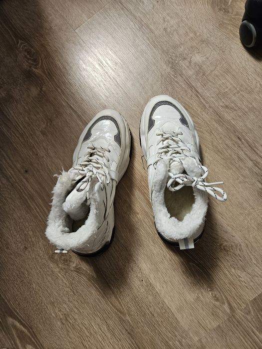 Продам женская ботинка в хорошем состояние бу