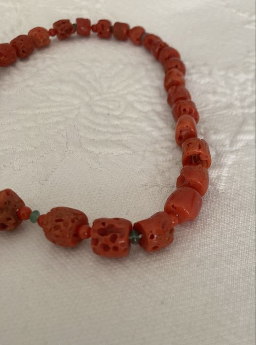 Colar de coral mediterraneo