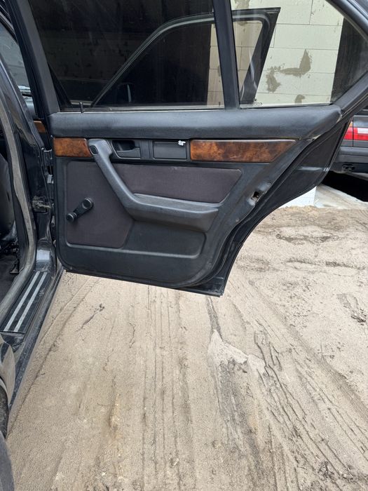 Продам дверные карты рестайлинг е34/е32/е46