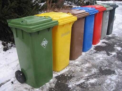Uszkodzone pojemniki na odpady 120l  niemieckie kosze na śmieci