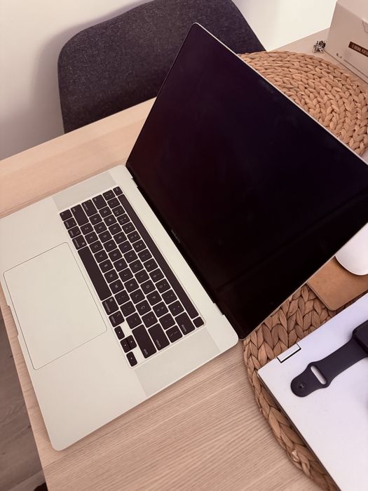 MACBOOK PRO (EM EXCELENTE ESTADO)