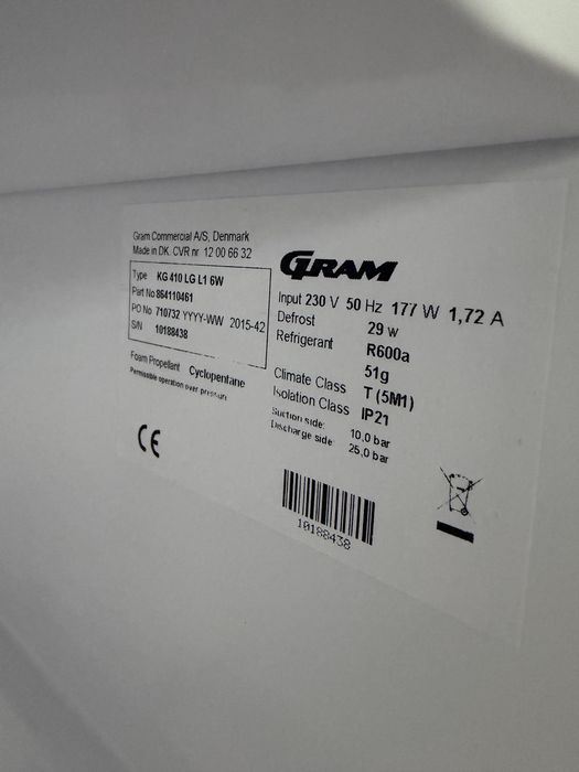 Холодильна вітрина GRAM KG410LGL16W