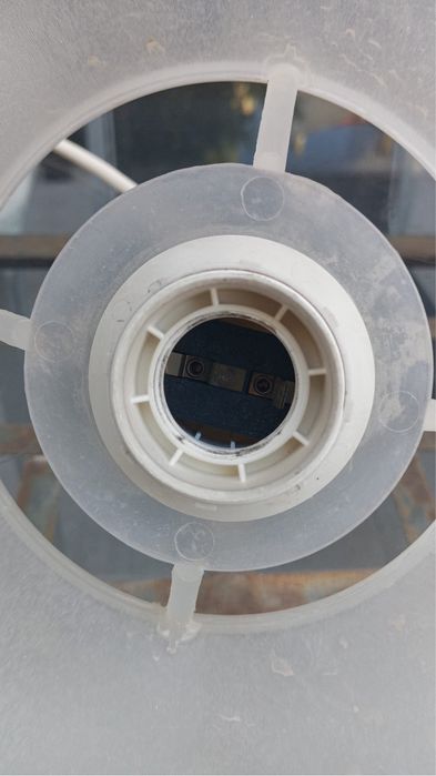 2 candeeiros brqncos