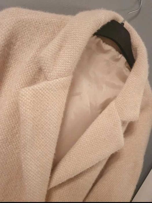 płaszcz jesienno wiosenny, oversize beżowy, bufiaste rękawy