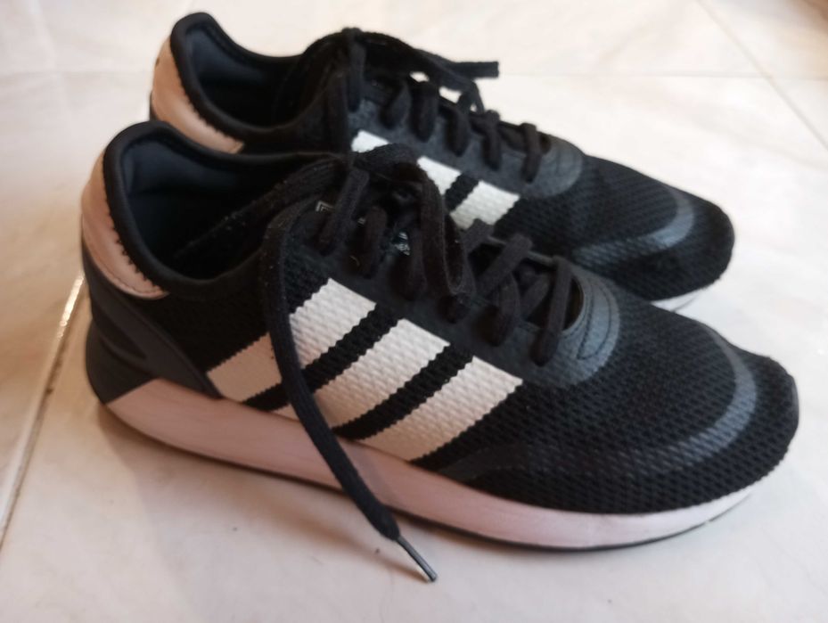 Ténis Adidas originais e seminovos
