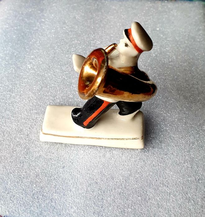 Статуетка фарфор