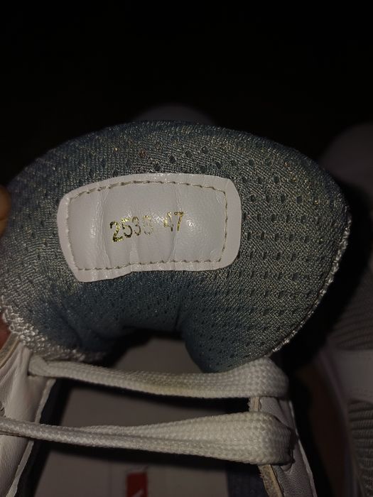 Продам кроси кожані