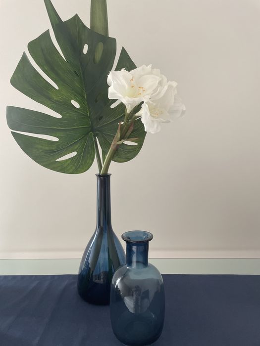 Conjunto jarras de vidro cor azul