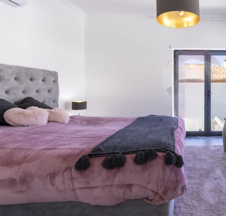 Cama e colchao com pouco uso