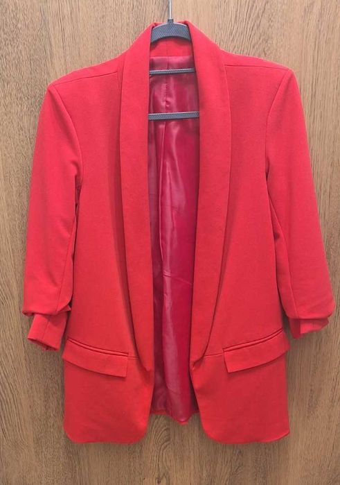 Czerwona marynarka damska dł. 71 cm – idealna do pracy i na co dzień