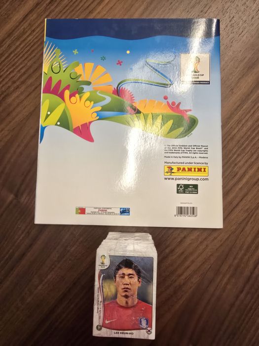Caderneta  com todos os cromos por colar, Mundial Futebol Brasil 2014