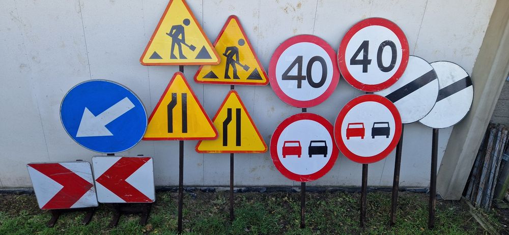 Znaki, oznakowanie na budowę zjazdu