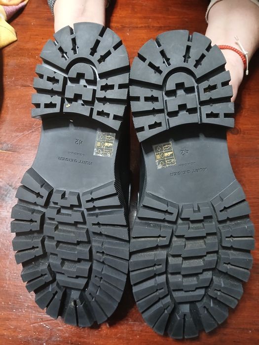 Sapatos novos de marca