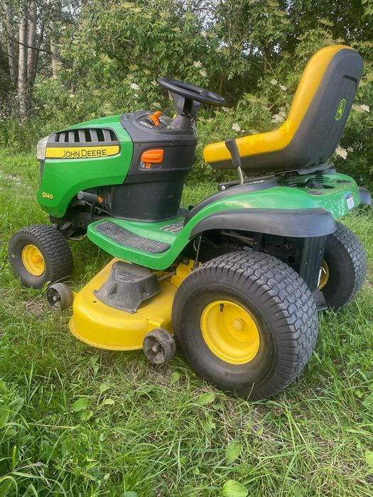 John Deere D140 (kosiarka, traktorek)