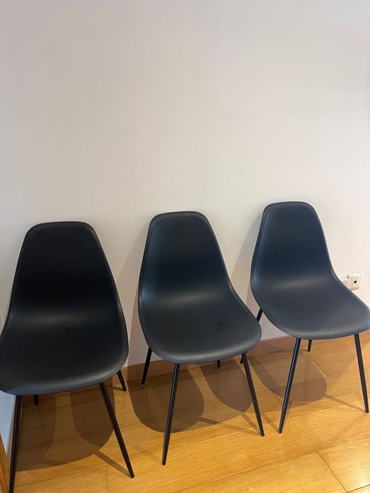 Cadeiras pretas para qualquer ambiente