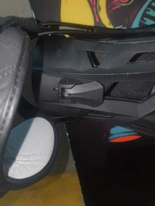 Prancha de  Snowboard NITRO , com pouco uso ,  com fixações STAXX