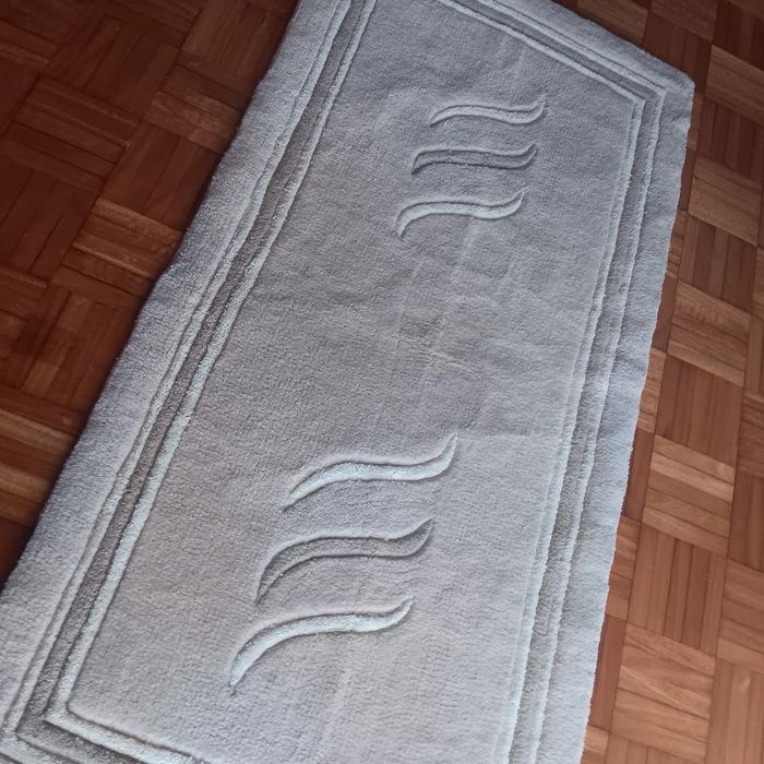 Vendo terno de tapetes para quarto
