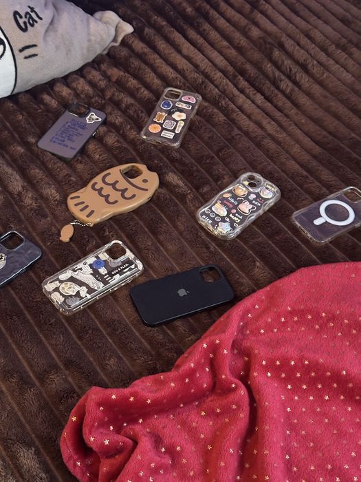 Продаю б/у чохли на айфон 13 (деякі можуть підійти й на 14)