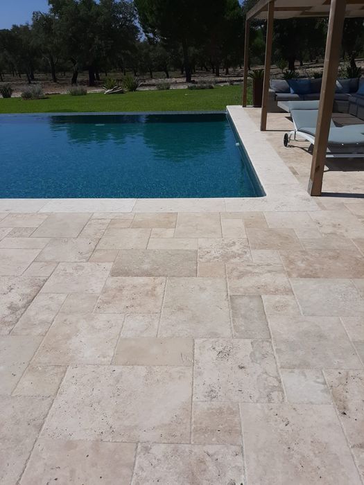 Pavimento em marmore beje