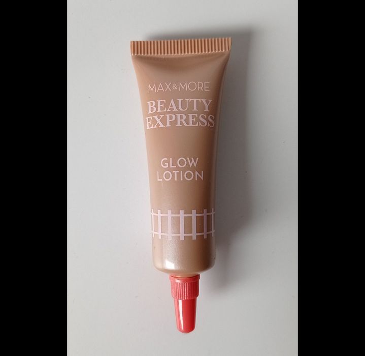 Nowy błyszczący ciemny balsam do twarzy 10 ml Max&More