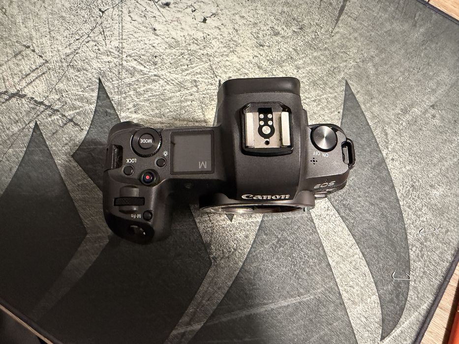 Camera Canon EOS  R
