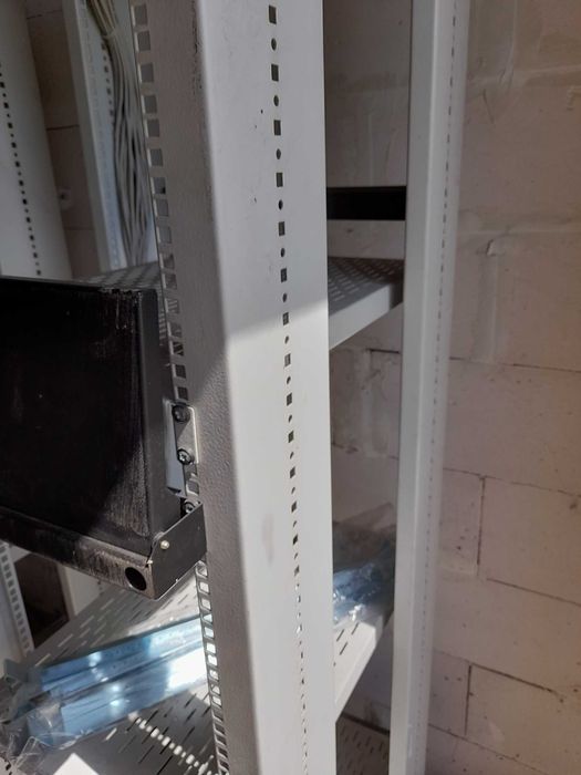 Szafa RACK stojąca