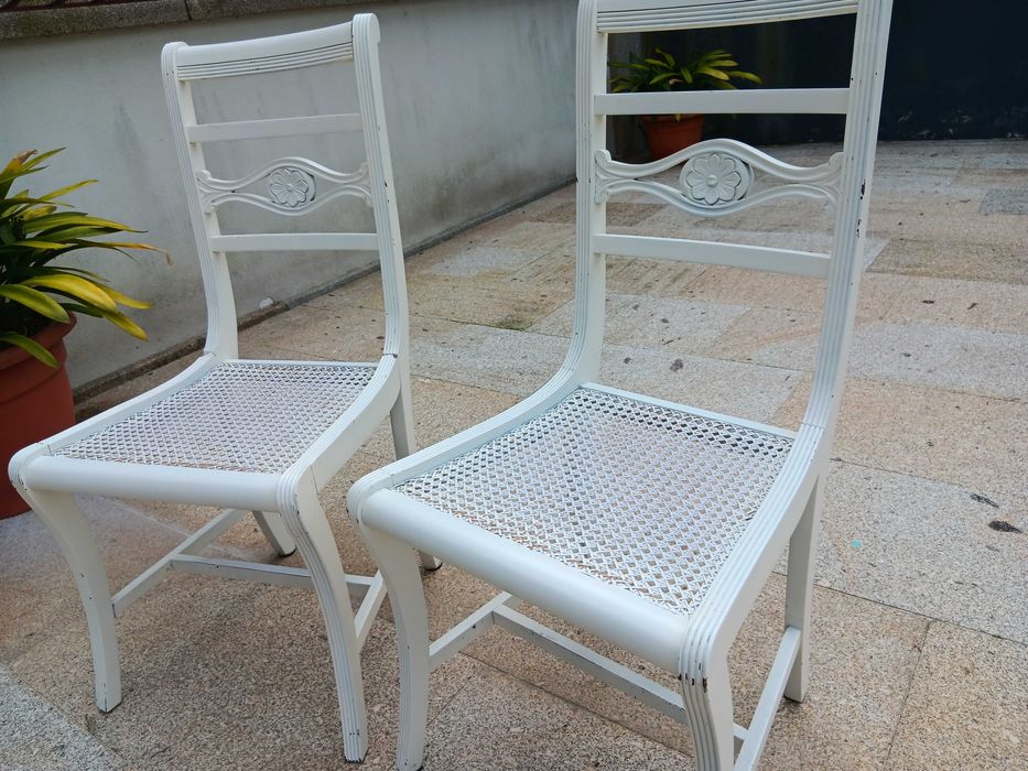 Cadeiras em palhinha