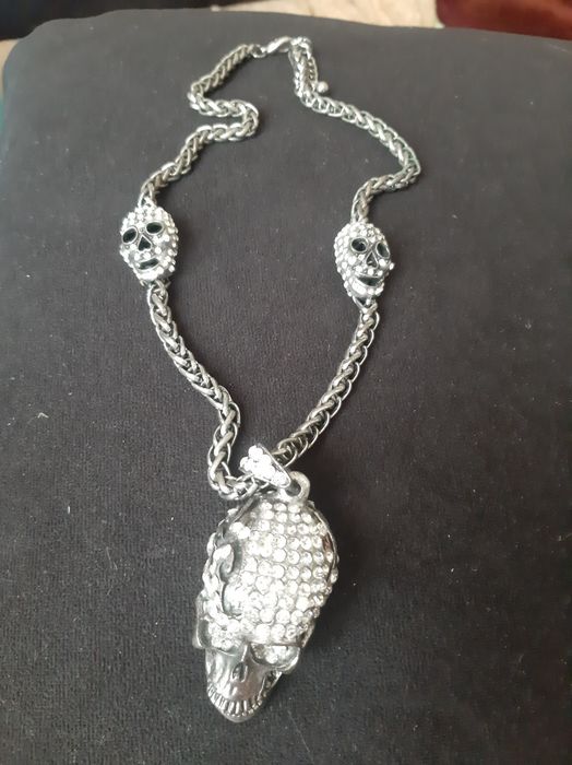 Медальйон, підвіска з черепами