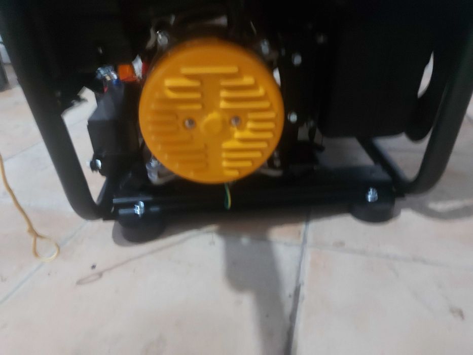 Gerador novo em caixa com factura a comprovar 560€