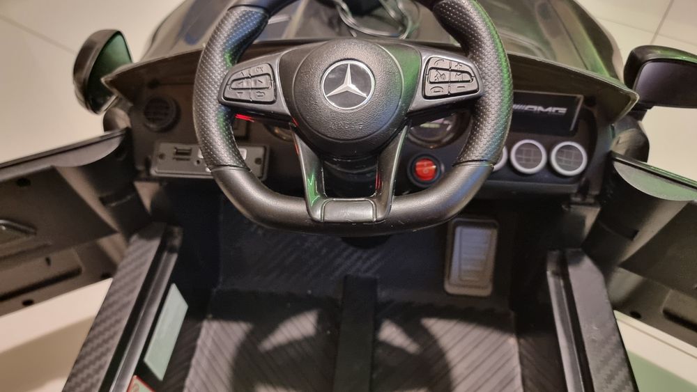 Samochód dla dziecka na akumulator Mercedes AMG