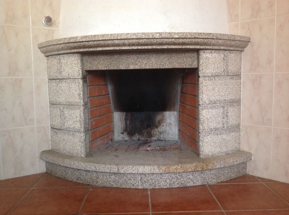 Lareira de canto em pedra