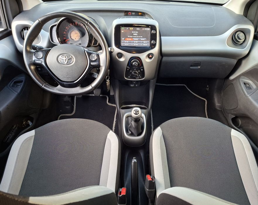 Toyota Aygo X-Play/X-Touch  5P  Nacional  Como Novo