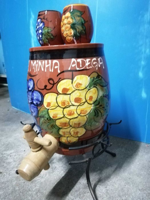 Pipa de barro com 2 canecas