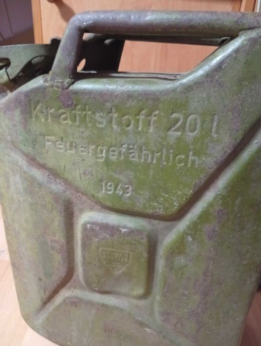 стара німецька каністра