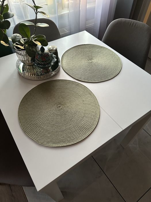 Stół 80x80 / 200 oraz 6 krzeseł jysk