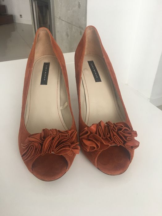 Buty szpilki w kolorze rdzawym