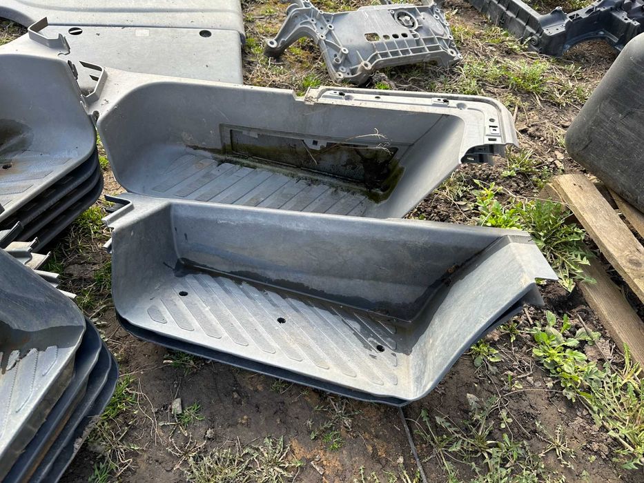 Підніжка передня водійська шоферська Sprinter Crafter