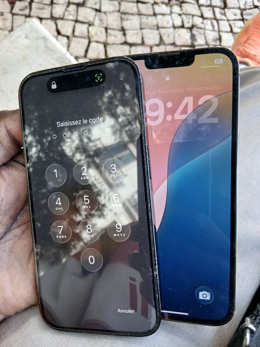 Vendo dois iPhones: um 13 Pro de 128 GB e um 14 Pro de 128 GB, ambos p