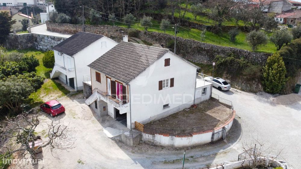 Moradia T3 Em Celorico Da Beira — Celorico (São Pedro E Santa Maria) E Vila Boa Do Mondego, Guarda