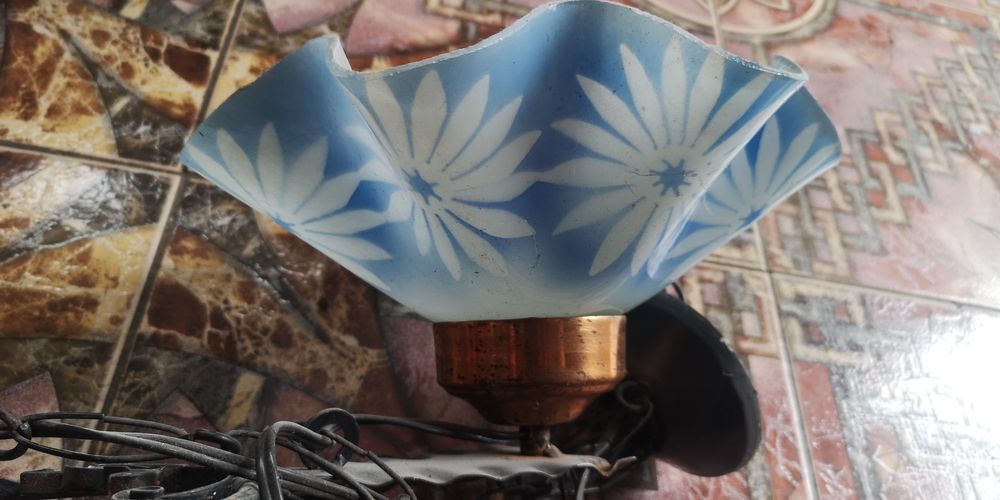 Żyrandol PRL klosze tulipany w kwiaty