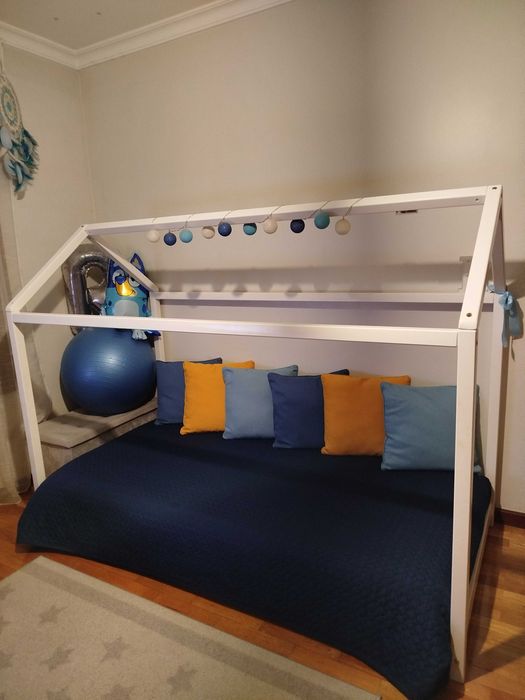Cama Montessori com colchão incluído