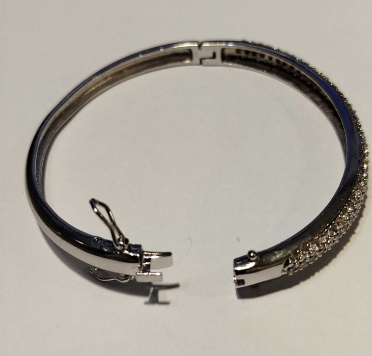 Magnífica Pulseira/Bracelete em Prata, cravejada com brilhantes