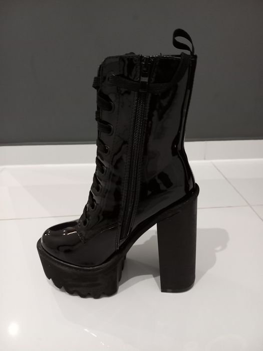 Nowe lakierowane botki r. 36