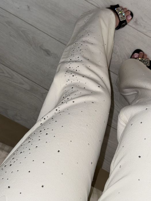 32, 34, 36, 38, 40, 42 джинси bershka straight зі стразами, білі джинси, прямі джинси, трендові джинси, блискучі джинси, джинси бершка, стильні джинси