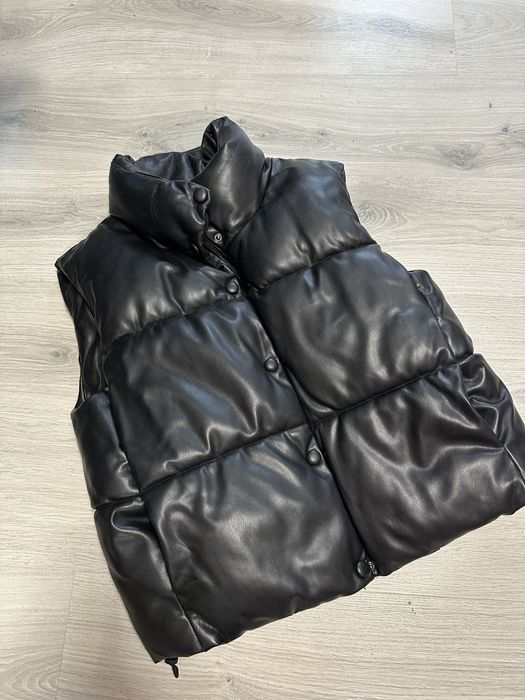 Шкіряна безрукавка від ZARA